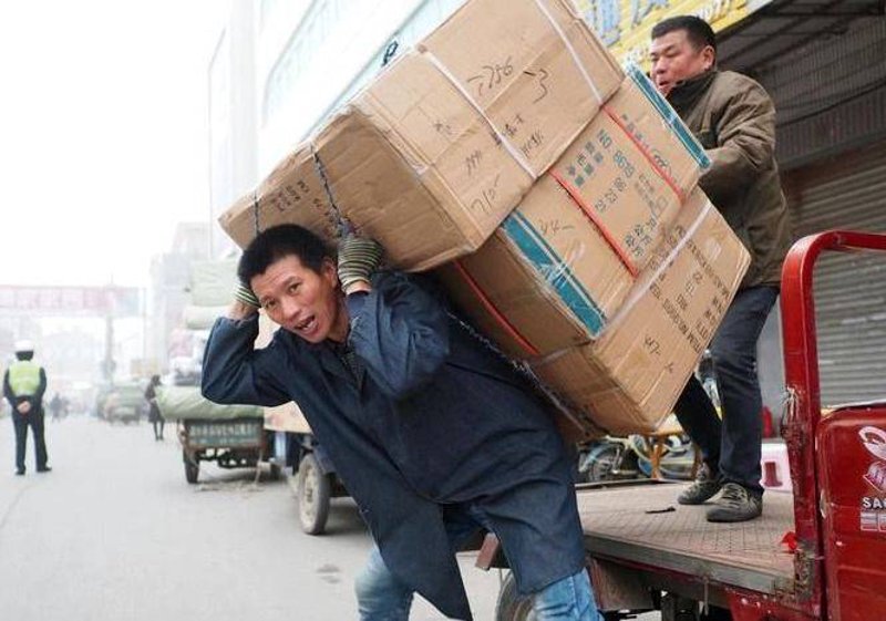 在工厂和仓库中，设备搬运是一项不可或缺的任务。选择合适的搬运工具可以大大提高效率并减少工作强度。